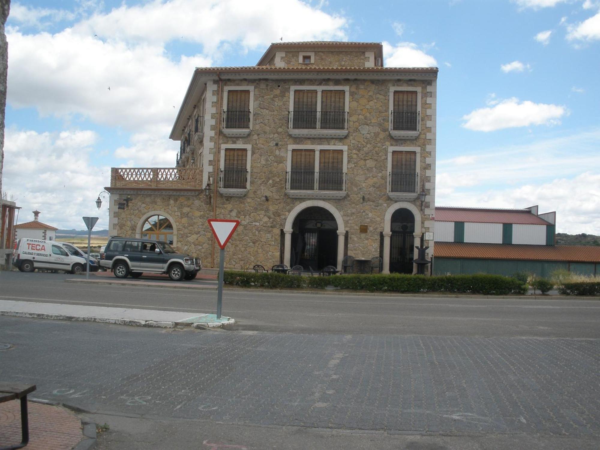 Complejo Penafiel Apartment Zarza La Mayor Exterior photo